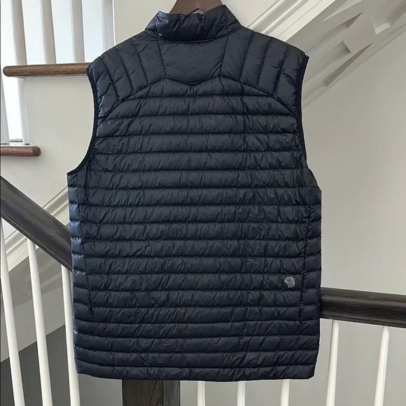 Men's Mountain Hardwear Ghost Whisperer/2 Black Puffer Vest - Picture 2 of 2